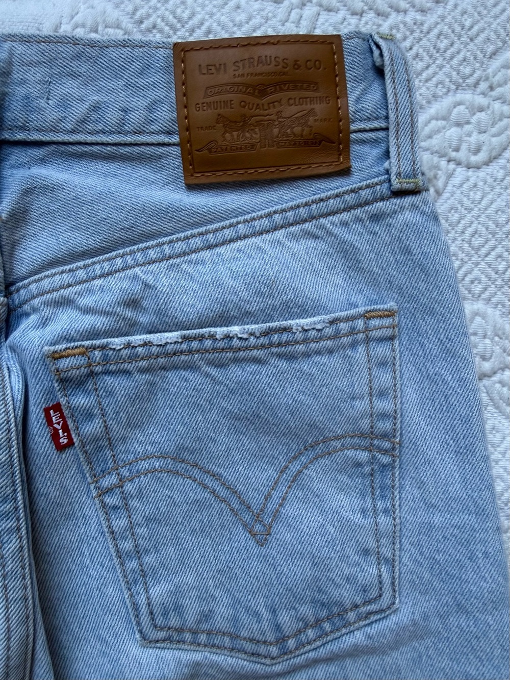 Levi's Women's Light Wash Ribcage Straight Ankle Jeans